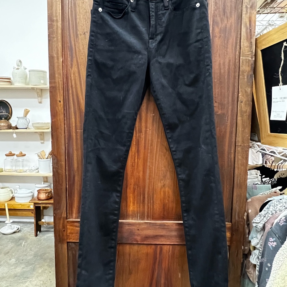 Good American Black Skinny Jeans
Good legs style Sz 26. Excellent condition